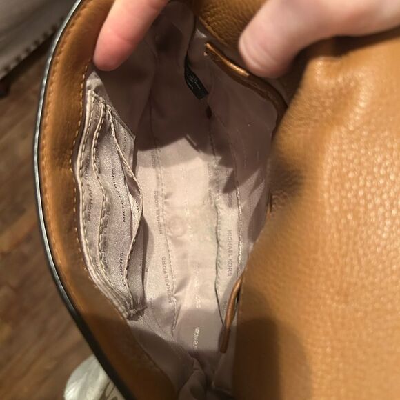 Michael Kors Tan Mott Logo Adjustable Buckle Magnet Crossbody and Zip Wallet - Picture 6 of 16